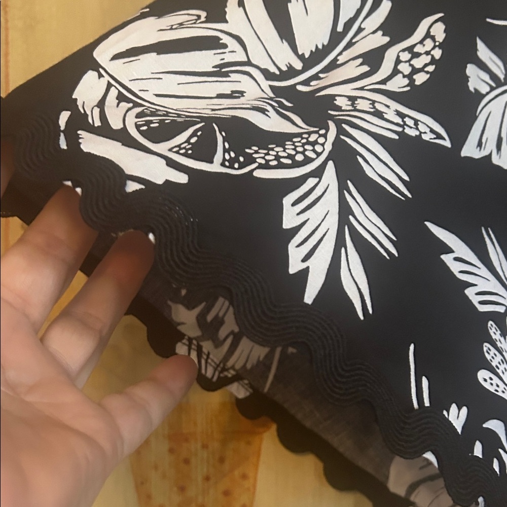 crown & ivy Black and White Botanical Tiered Midi Dress NWOT - Picture 4 of 7